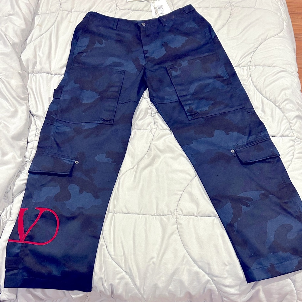 Valentino cargos